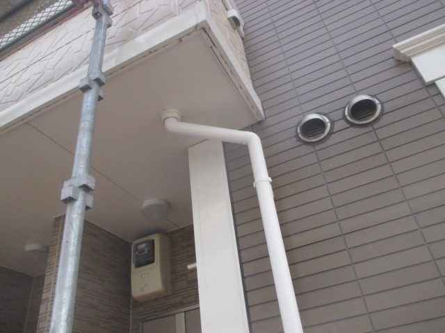 姫路市でアパートの雨樋交換完了